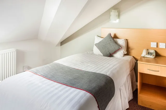 غرفة قياسية بسريرين منفصلين، London Guest House by OYO - Acton 6/10