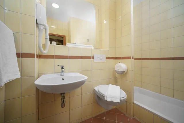 غرفة سوبيريور بسريرين منفصلين بشرفة، Hotel Vrata Krke 3/4