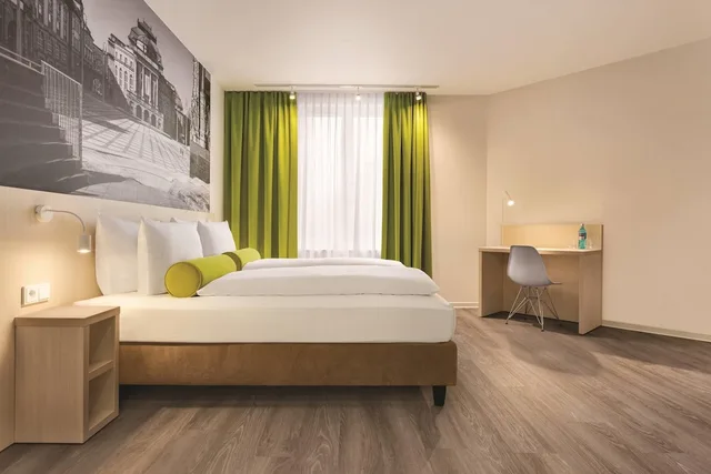 غرفة قياسية بسريرين منفصلين لذوي الإعاقة، Super 8 by Wyndham Chemnitz 3/7