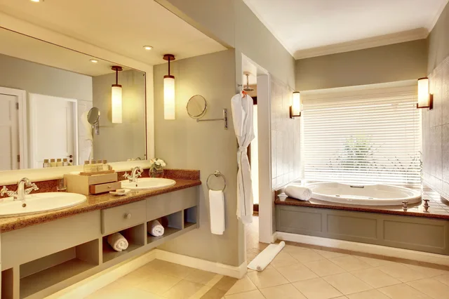 غرفة بسريرين منفصلين بإطلالة على البحر، Outrigger Mauritius Beach Resort 8/10