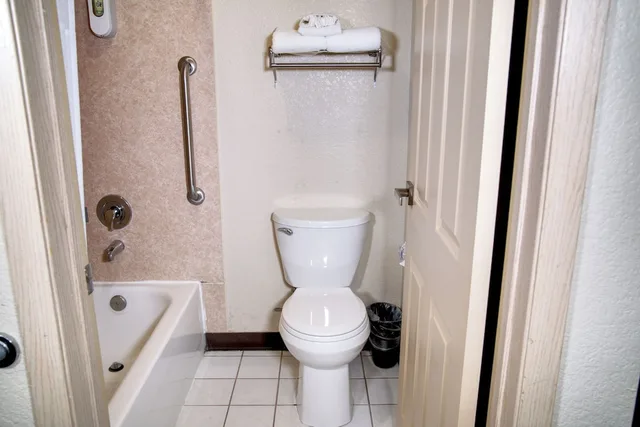 Room, Queen Bed, Smoking, Americas Best Value Inn - Lynnwood / Seattle 6/7