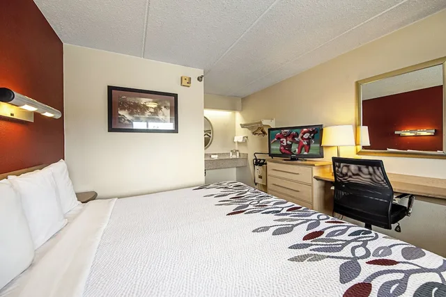 غرفة ديلوكس بسرير كينج، Red Roof Inn Huntington 3/7