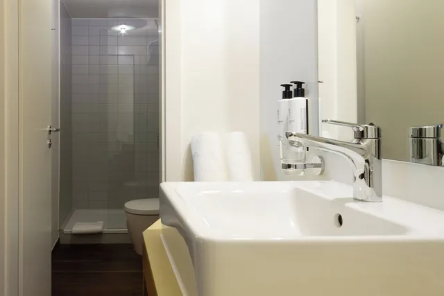 Family, 2 Queen Beds, Private Bathroom, Hotel Schlussel seit 1545 7/8