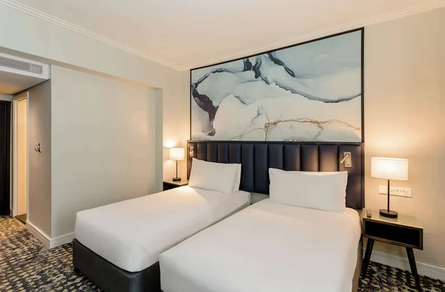 غرفة قياسية بسريرين منفصلين، Southern Sun Rosebank 3/8