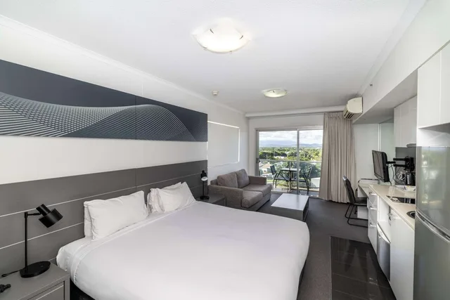 City, Studio, King Bed، Oaks Townsville Metropole Hotel 4/10