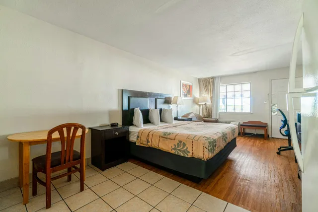 Room, Queen Bed, Kitchenette, Executive Inn Port Lavaca by OYO 1/5