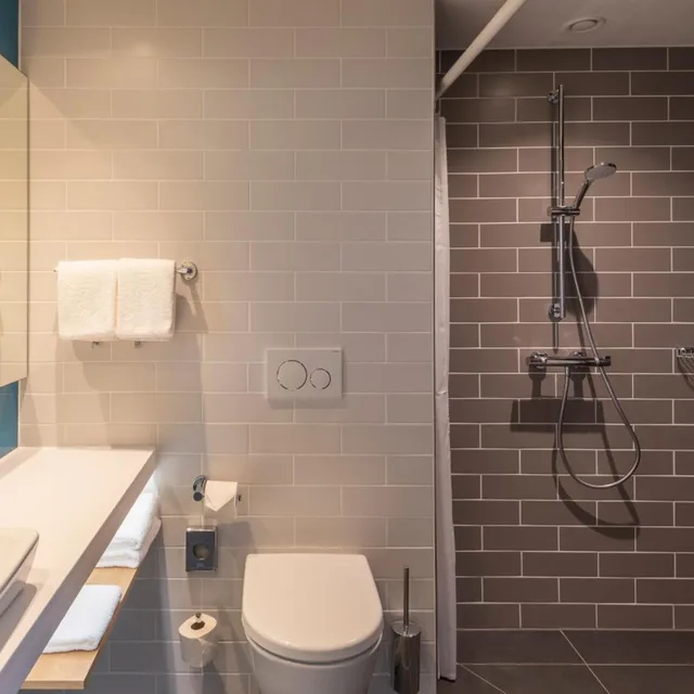 غرفة بسرير مزدوج لذوي الإعاقة، Holiday Inn Express Dusseldorf Hauptbahnhof 6/9