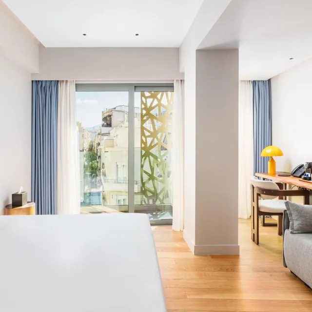 غرفة بريميوم بشرفة مع أريكة، The Residence Aiolou Suites & SPA 1/4