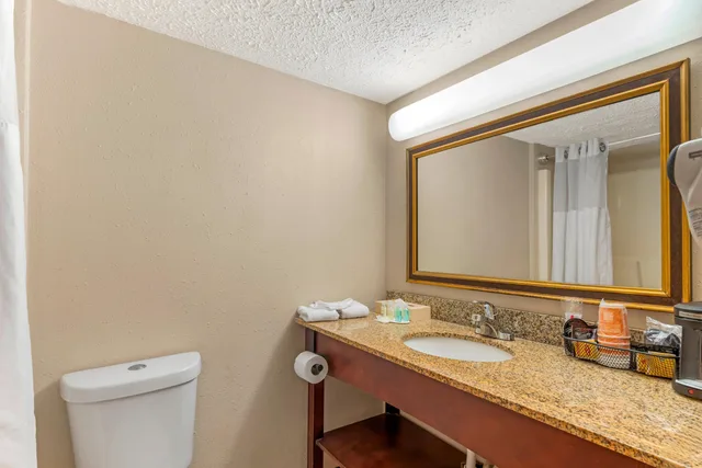 غرفة بسريرين كوين، Clarion Hotel & Conference Center Lansing West 7/7