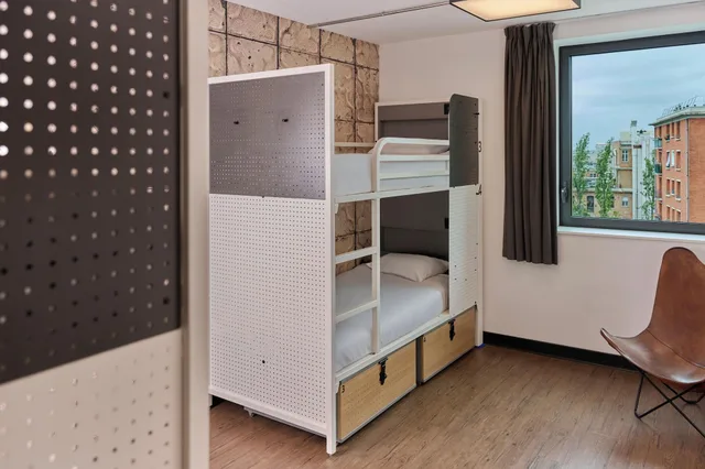 Private, 4 Beds، Generator Hostel Paris 2/5