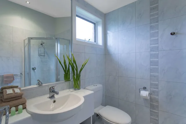 شقة بسرير كوين وسريرين فرديين بمطبخ، Best Western Colonial Village Motel 4/5