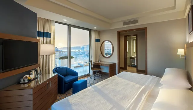 Room, King Bed, Sea View, Four Points By Sheraton Izmir 2/4