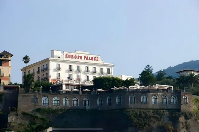 غرفة ديلوكس مفردة بإطلالة على البحر، Grand Hotel Europa Palace 1/3