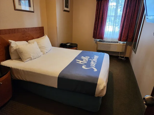 جناح بسرير كوين مع أريكة بجاكوزي بمطبخ، Days Inn by Wyndham Luray Shenandoah 4/10