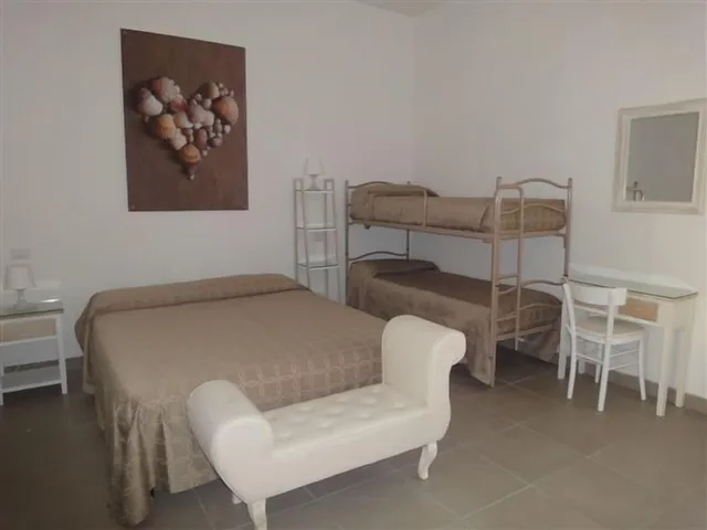 غرفة ثلاثية بسرير مزدوج وسرير فردي بحمام خاص، STELLA MARINA 3/4