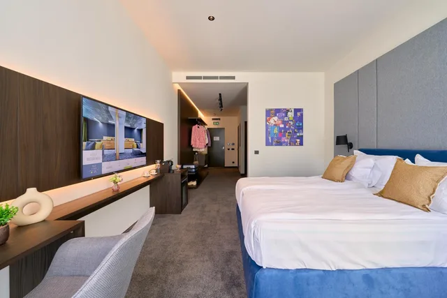 استوديو بسرير كينج بإطلالة على الحديقة، Adella Boutique Hotel 4/8
