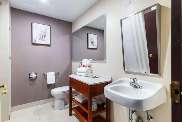 جناح بسرير كينج، Hotel Montreal Metropolitan, an Ascend Collection Hotel 6/8
