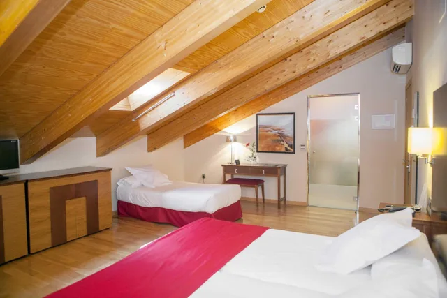 غرفة عائلية بثلاثة أسرّة، Petit Palace Palace La Casa de Don Fernando 1/1