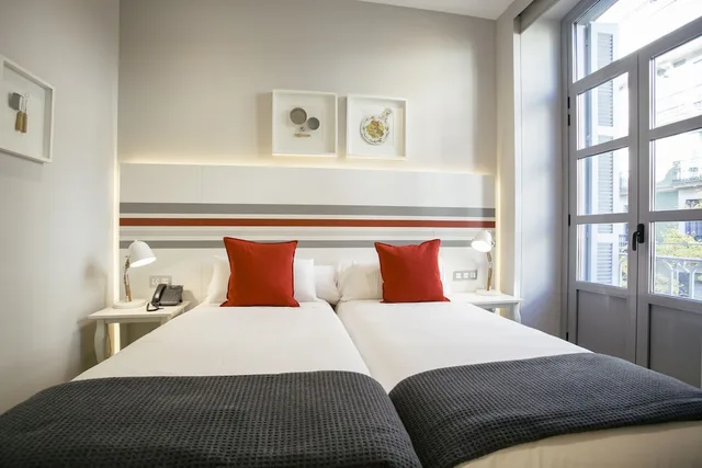غرفة خارجية بسرير كوين بإطلالة على المدينة، Legazpi Doce Rooms 1/10