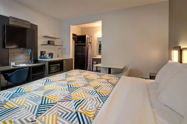 غرفة بسرير كينج بمطبخ لذوي الإعاقة، Studio6 Grand Junction, CO 4/5