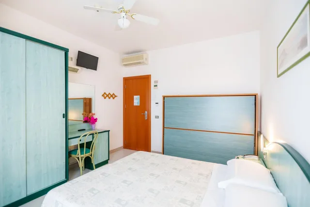 غرفة رباعية، Hotel Astor 3/10