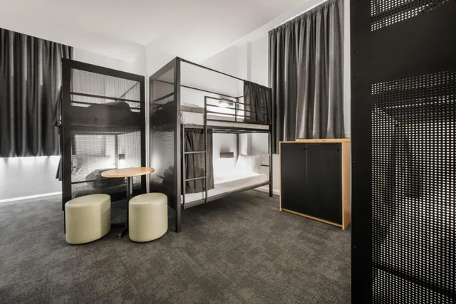 سكن مشترك بستة أسرّة للنساء بحمام مشترك، YHA Sydney Central 7/7