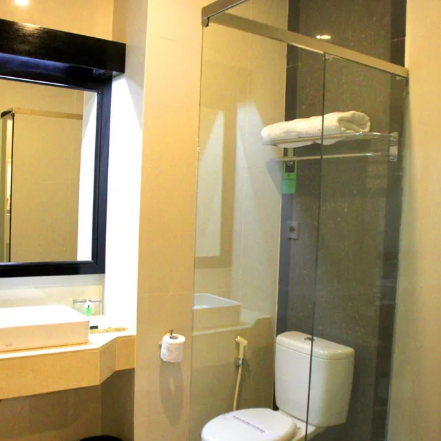 جناح جونيور، Grand Q Hotel Gorontalo 3/3