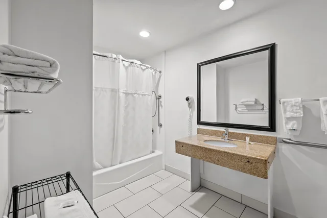 غرفة بسرير مزدوج، Days Inn By Wyndham Tucson Airport 4/4