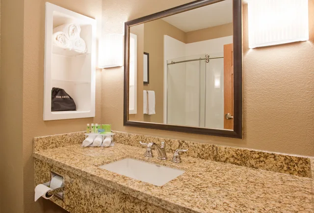 غرفة قياسية بسريرين كوين، Holiday Inn Express Hotel And Suites St Joseph 4/4