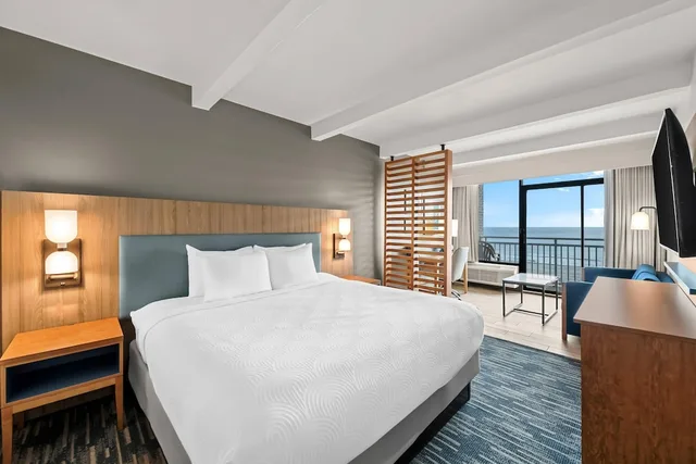 Studio, Suite, King Bed, Ocean Front، Country Inn & Suites by Radisson, Virginia Beach (Oceanfront) 2/6