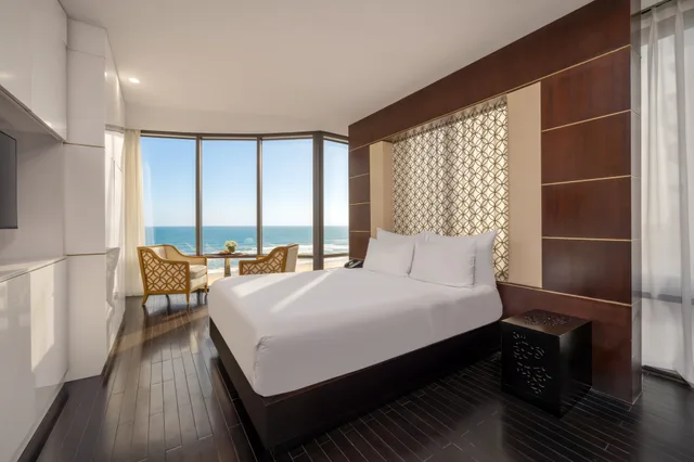 Junior Suite, Beach Front, Holiday Beach Hotel Danang 3/5