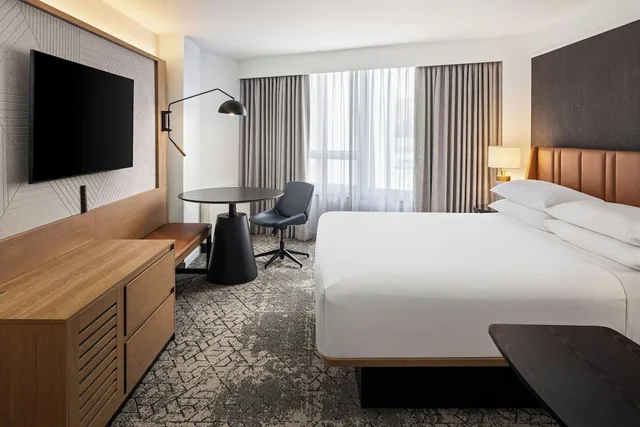 غرفة بسرير كينج لذوي الإعاقة، Sheraton Minneapolis Downtown Convention Center 3/8