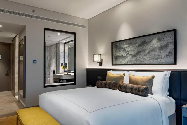 Taj Club, Twin Beds, Balcony، Taj Jumeirah Lakes Towers 1/6