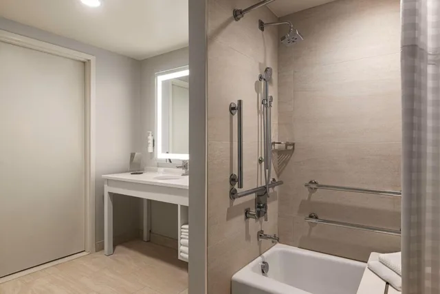 Suite, 2 Queen Beds, Gulf View, Bathtub, Accessible، Embassy Suites by Hilton Panama City Beach Resort 5/10