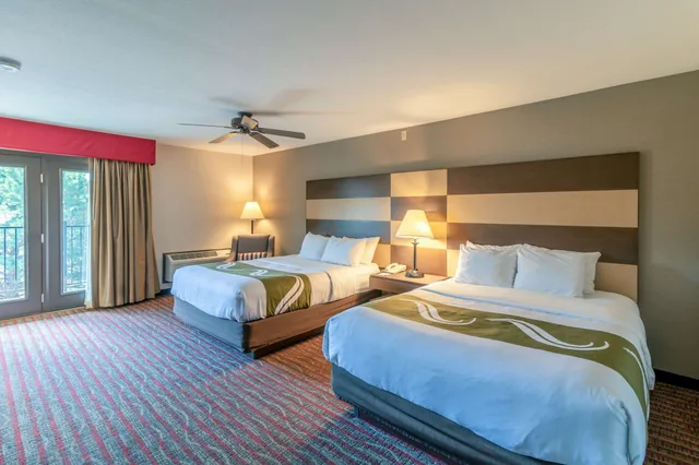 غرفة بسريرين كوين بشرفة، Quality Inn near Rocky Mountain National Park 1/8