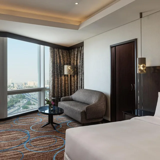 جناح بزنس بسرير كينج بإطلالة في طابق مرتفع، Four Points By Sheraton Kuwait 1/7