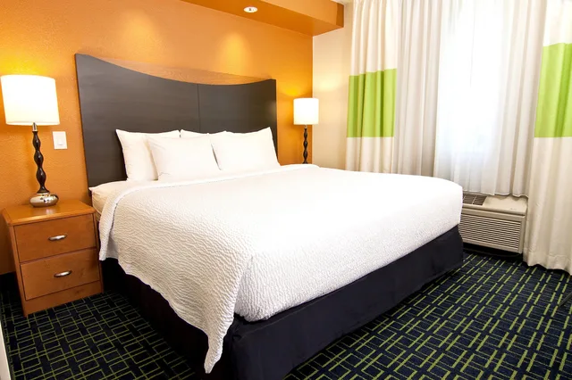 جناح تنفيذي بسرير كينج مع أريكة، Fairfield Inn Suites By Marriott Minneapolis Burnsville 1/3