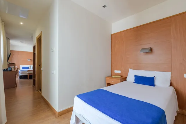 غرفة بسرير مزدوج مع سرير إضافي، Hotel Horitzo 1/6