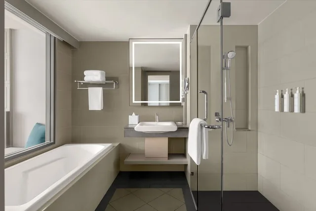 جناح استوديو كلوب بسرير كينج بحوض استحمام، Courtyard By Marriott Bangkok Sukhumvit 20 3/4