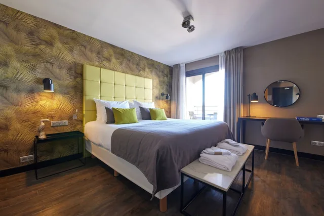 1 Bedroom, Family Suite, Queen and Twin Beds, Balcony, Hotel Saint Aygulf 1/7