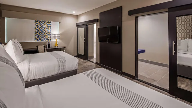 غرفة بسريرين كوين، Glo Best Western Tulsa-Catoosa East Route 66 3/10