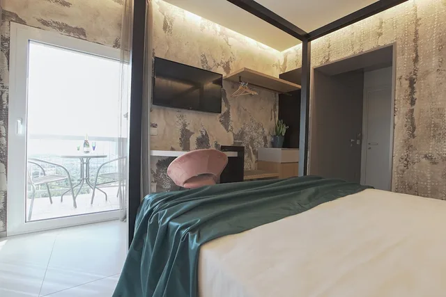 جناح شهر العسل بسرير كوين بإطلالة على البحر بشرفة، Hedoné Design Experience B&B 3/8