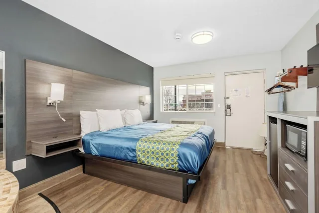 Deluxe, Studio, Suite, King Bed, Grove City Travel Inn Columbus South 1/6