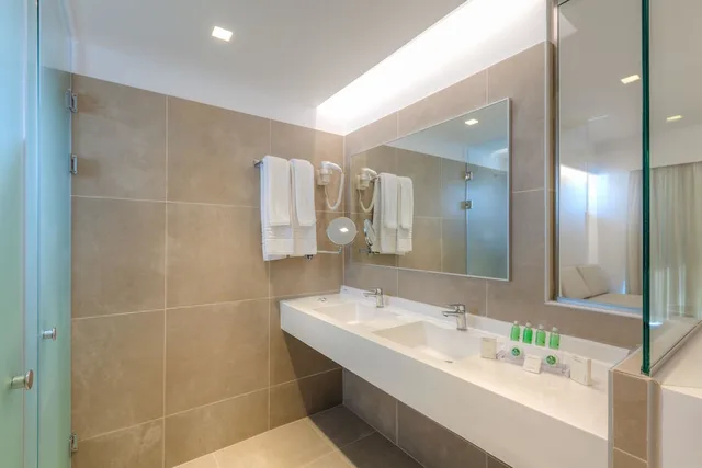 بنغل بريميوم بسرير مزدوج بإطلالة على البحر مع أريكة، Aeolos Beach Hotel 4/5