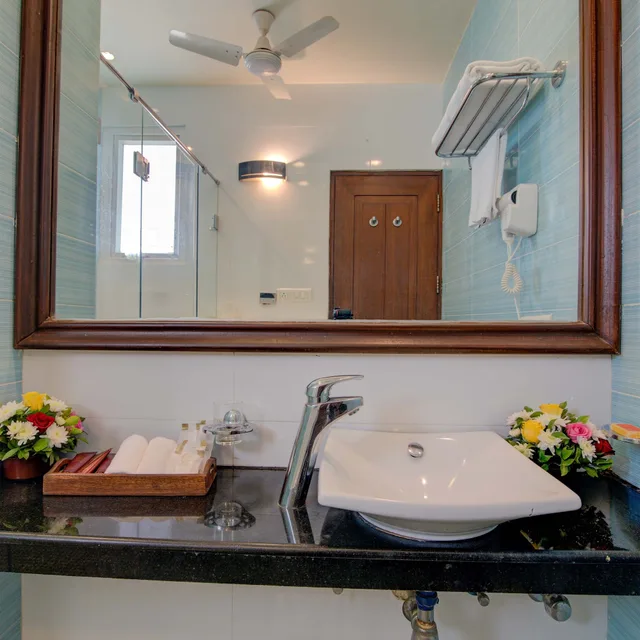غرفة بريميوم بسرير كينج، Godwin Hotel Goa 4/5