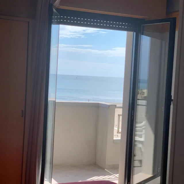 غرفة بسرير مزدوج بإطلالة جزئية على البحر، Hotel Giglio 3/4