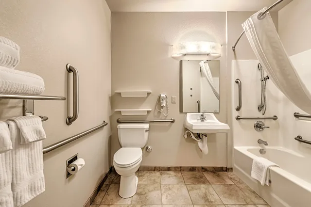 جناح استوديو بسرير كوين لذوي الإعاقة، Candlewood Suites Oak Harbor 2/2
