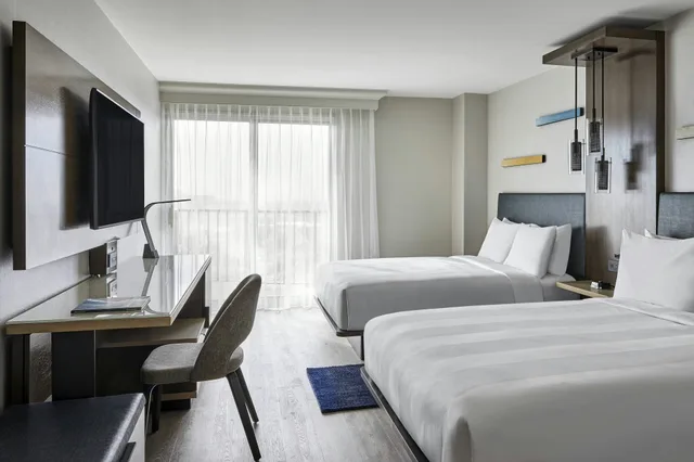 غرفة بإطلالة على المسبح، Anaheim Marriott 1/2