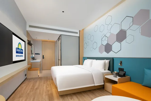 غرفة ديلوكس بسرير كينج، Days Inn by Wyndham Zhuhai Gongbei Port 4/4
