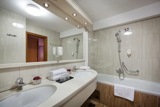 غرفة عائلية بأربعة أسرّة، Hotel Excelsior 3/3
